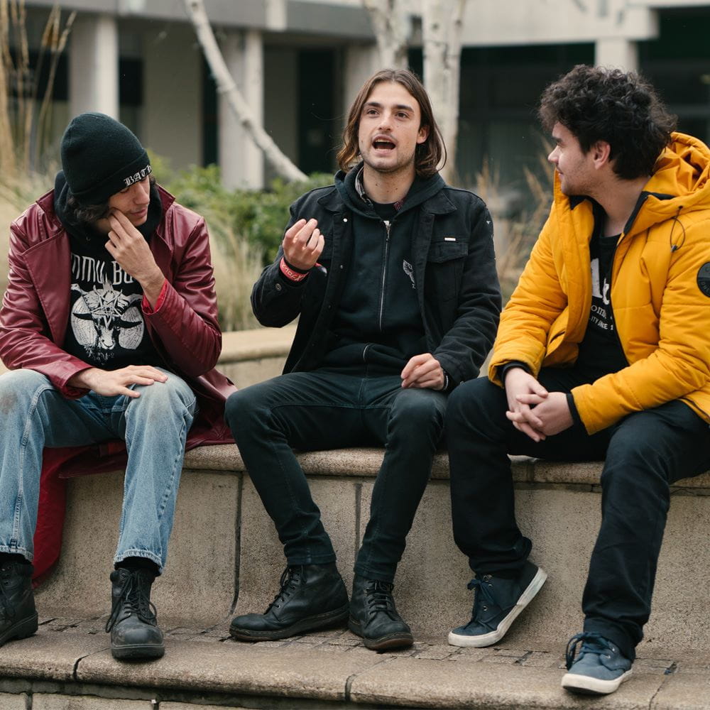 Students chatting on Campus
